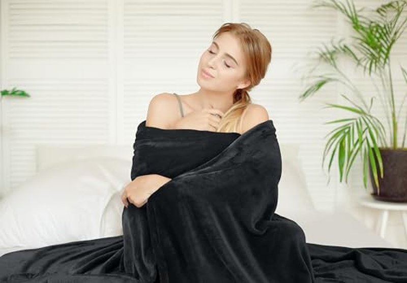 Utopia Bedding Fleece Blanket California King Size Black 300GSM Luxury Fuzzy Soft Anti-Static Microfiber Bed Blanket (102x96 Inch)
