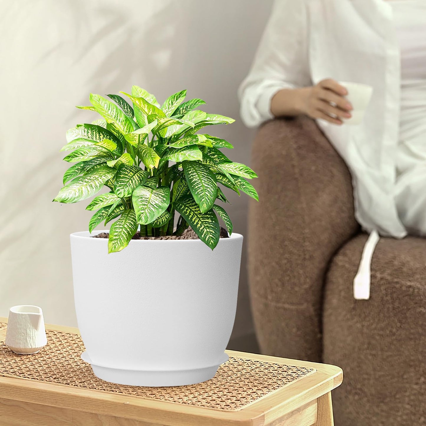WSMKSZ 12/10/9 inch Large Plant Pots, 3 Pack Modern Decorative Plastic Planters with Drainage Holes and Saucers, Flower Pots for Indoor Outdoor Plants, White