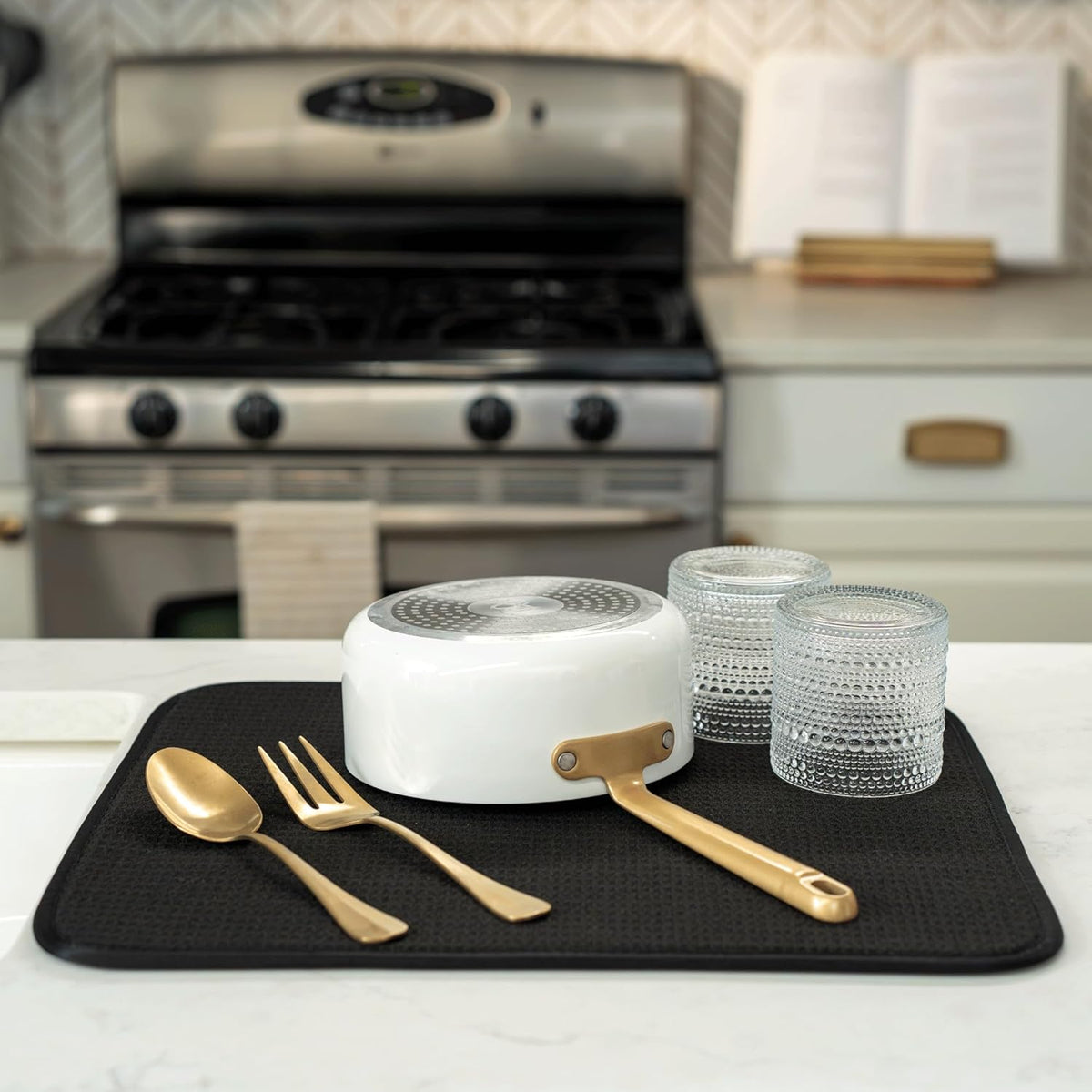 S&T INC. Dish Drying Mat - Absorbent Microfiber Kitchen Counter Pad, 16” x 18”, Large, Black
