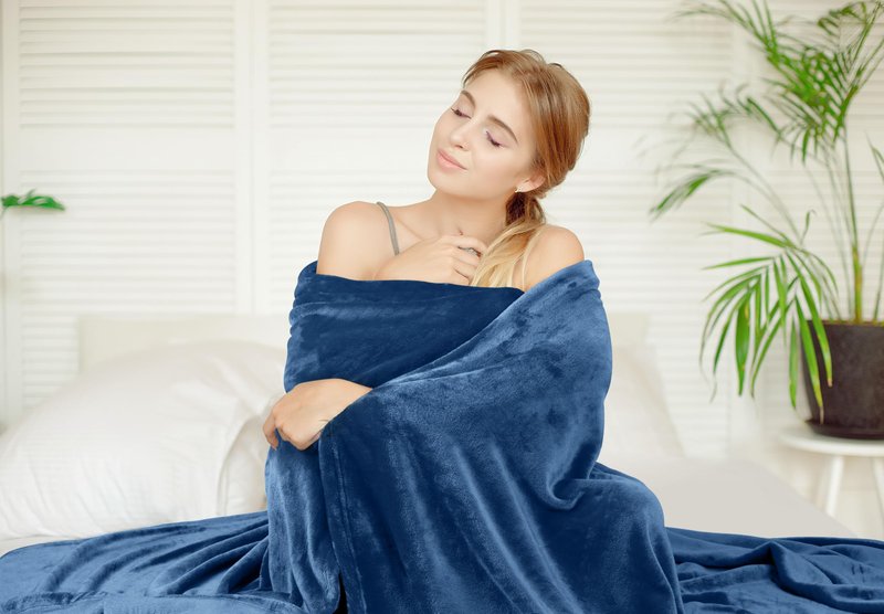 Utopia Bedding Fleece Blanket Twin Size Royal Blue 300GSM Luxury Anti-Static Fuzzy Soft Microfiber Bed Blanket (60x80 Inch)